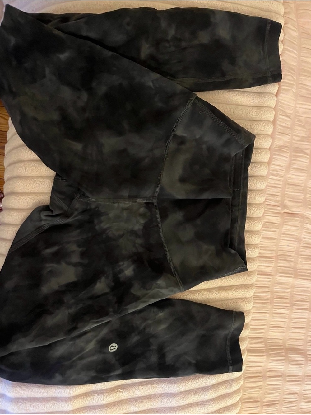 lululemon Athletica Black and Charcoal Tie-Dye Leggings